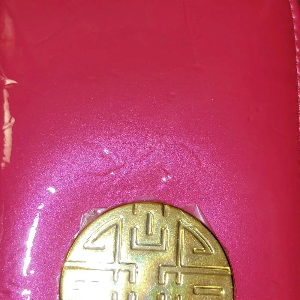 Hot Pink Patent Wallet Wristlet Zip Around Clutch Organizer Gold‎ Tone Medallion